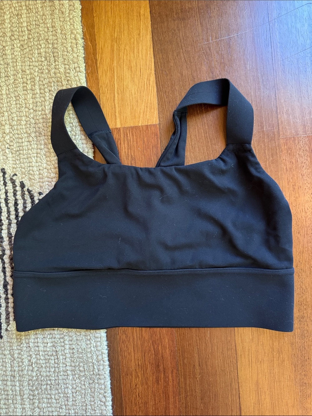 Athleta interval bra with twist back